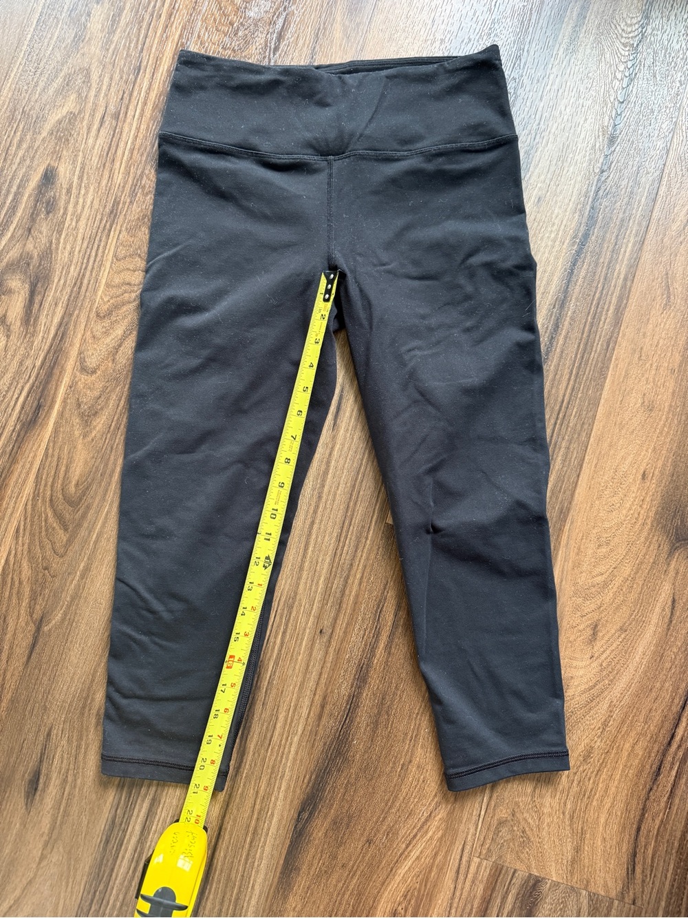VIctoria’s Secret Black Active Capri Leggings